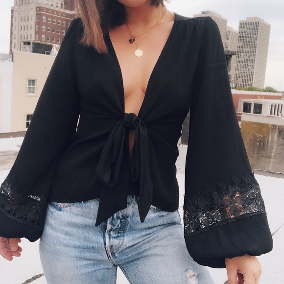 Last 1✨Shae Black Puff Sleeve Tie Front Kimono Top - Picture 4 of 8